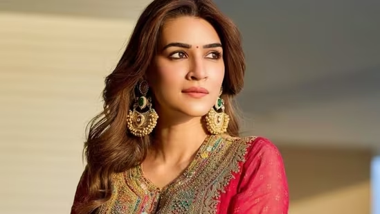 Kriti Sanon shared her fans' page stories on her Instagram